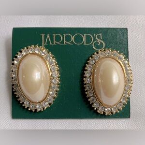JARROD’S Vintage Gold and Cream Oval Clip Earrings